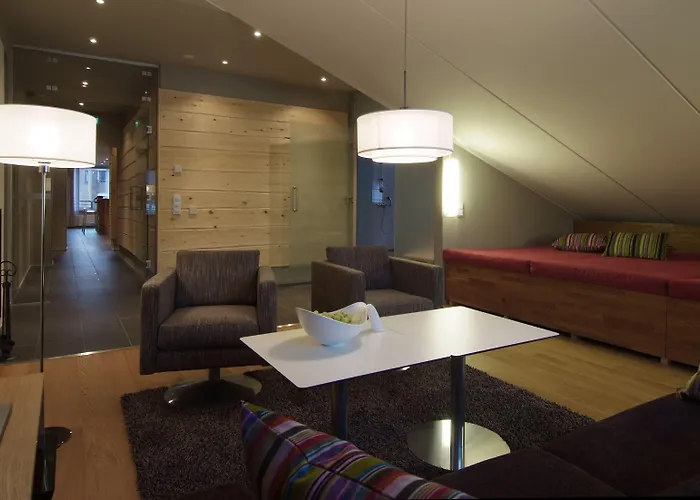 Levi Unna Mannu 시르카